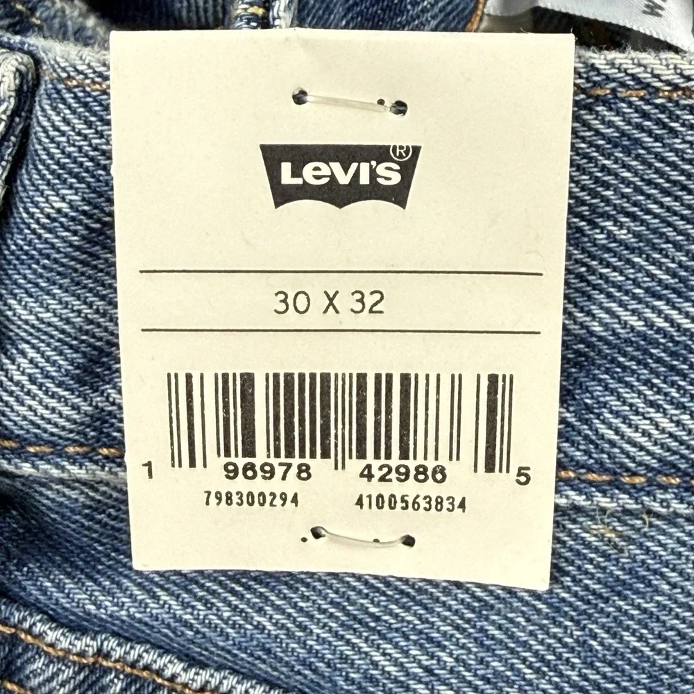 Levis refer photos
